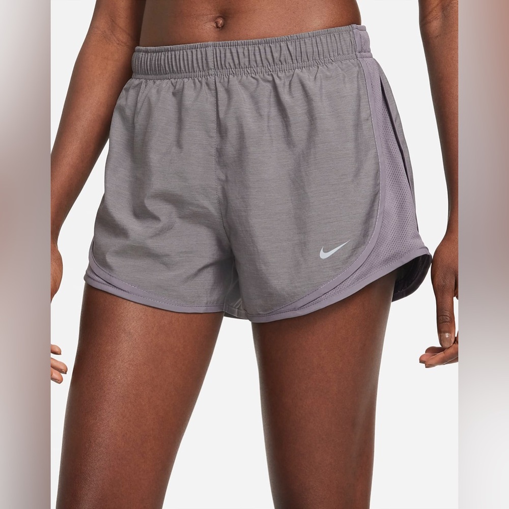 Nike Women’s Tempo Short Size Large